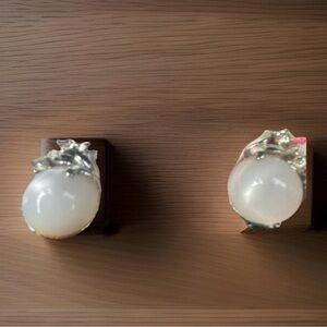 Vintage coro faux moonstone rhinestone clip on earrrings gold tone beautiful